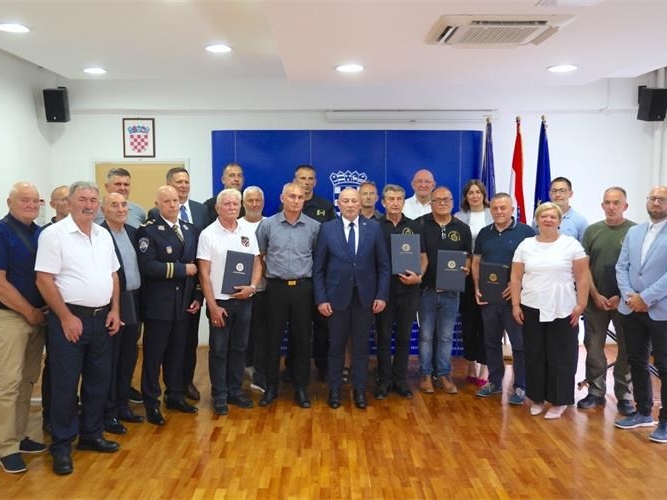 Ministar Medved uručio braniteljske zahvalnice u prigodi obilježavanja 34. obljetnice pogibije hrvatskih branitelja u Kusonjama